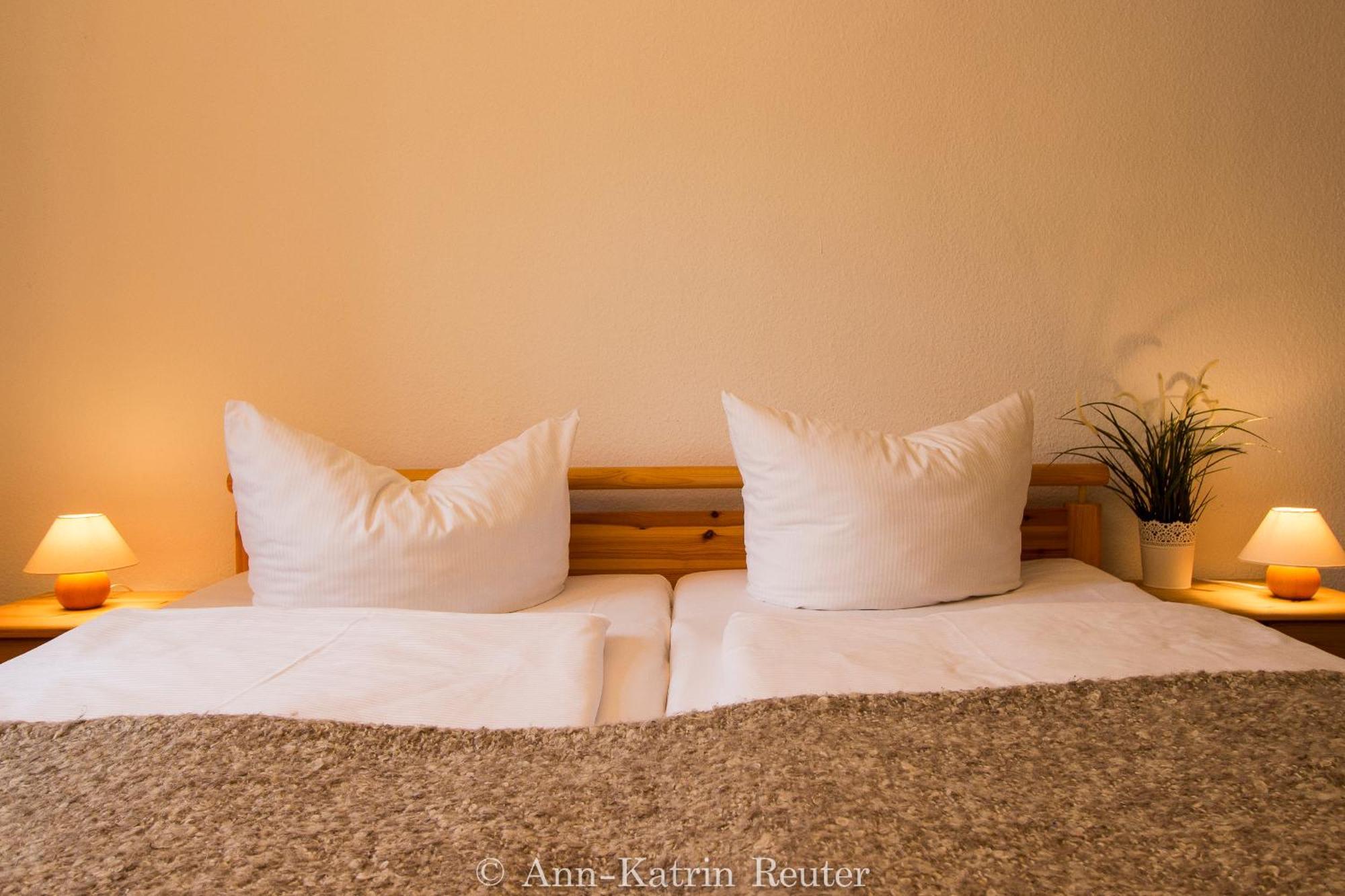 Ferienhaus Am Ufer - Ferienwohnung Strandsand ซาสนิทซ์ ภายนอก รูปภาพ